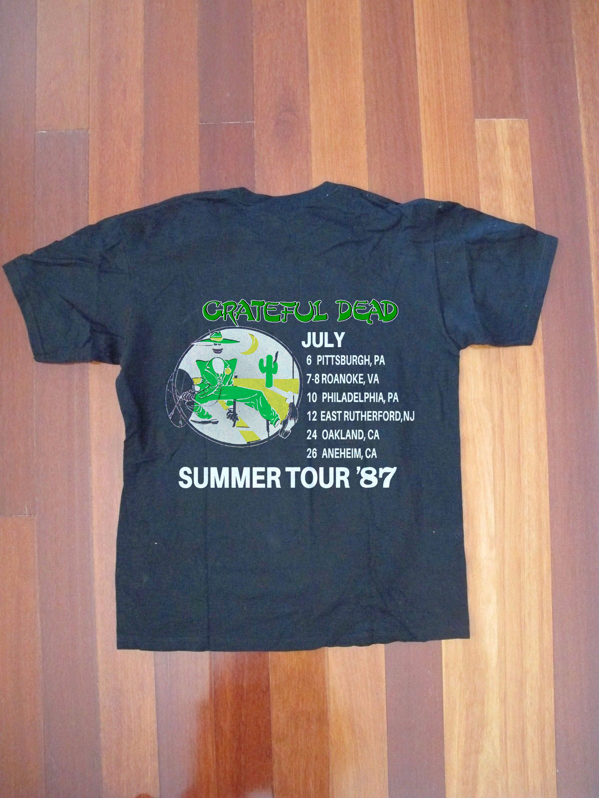 Vintage 80s 1987 GRATEFUL DEAD Summer Tour 3D Emblem t shirt